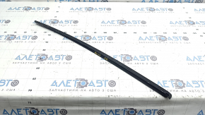 Молдинг лобового стекла правый Audi A3 8V 15-20 4d, 5d, царапины, тычки