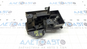 Кронштейн радіатора правий Jeep Cherokee KL 19-23 2.0T пластик, зламана направляйка