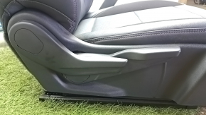 Сиденье пассажирское Chevrolet Equinox EV 24-26 черная кожа, красная, синяя и серая строчка, с airbag, механическое, с подогревом, с блоком