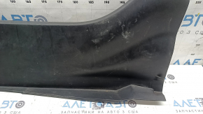 Накладка отвору багажника Toyota Camry v40 07-11 чорна, затерта, погнута, побілів пластик