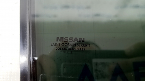 Скло дверей задньої правої Nissan Rogue 21-26 US built, тонування, пісок