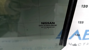 Стекло двери задней левой Nissan Rogue 21-26 US built, тонировка, песок