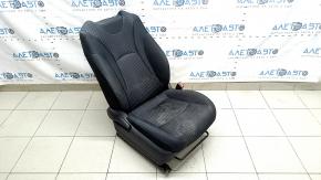 Сиденье пассажирское Toyota Prius 50 Prime 17-19 без airbag, механическое, подогрев, ткань черная, затерта, под химчистку, заломы