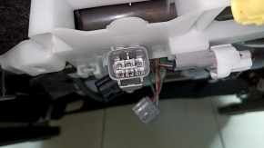 Сиденье пассажирское Toyota Prius 50 Prime 17-19 без airbag, механическое, подогрев, ткань черная, затерта, под химчистку, заломы