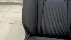 Сиденье пассажирское Toyota Prius 50 Prime 17-19 без airbag, механическое, подогрев, ткань черная, затерта, под химчистку, заломы