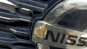 Грати радіатора grill з емблемою Nissan Rogue 21-23 під камеру і радар, стусани