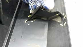 Накладка дверей нижня ззаду права Nissan Rogue 21-25 S, SV структура, зламані кріплення, прим'ята, подряпини