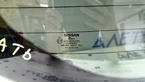 Скло задніх дверей багажника Nissan Rogue 21-26