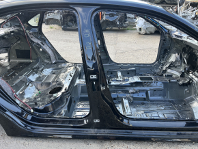 Стойка кузова центральная правая VW Passat b8 16-19 USA на кузове, тычки