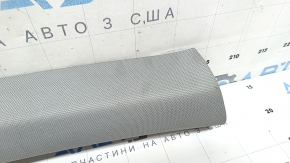 Накладка передньої стійки верхня права Audi A4 B9 18-25 сіра, під чищення, зламана направляйка
