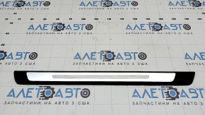 Накладка порога зовнішня передня ліва Audi A4 B9 17-24 хром, подряпини, прим'ята