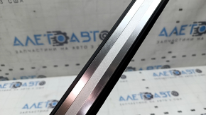 Накладка порога внешняя передняя правая Audi A4 B9 17-24 хром, царапины, тычки