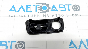 Накладка центральної консолі задня Audi Q3 83A 19-25 чорна, мала, під прикурювач та USB Hub, подряпина
