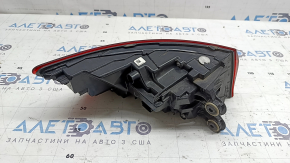 Ліхтар зовнішній крило правий Audi A4 B9 20-25 седан LED, подряпини, тріщина під склом