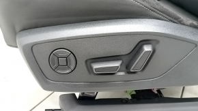 Сиденье водительское Audi Q3 83A 19-23 с airbag, S-Line, электро, механическая подпорка коленей, подогрев, под память, кожа черная, вставки алькантара, серая строчка, царапины на пластике, под чистку