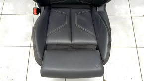 Сиденье водительское Audi Q3 83A 19-23 с airbag, S-Line, электро, механическая подпорка коленей, подогрев, под память, кожа черная, вставки алькантара, серая строчка, царапины на пластике, под чистку