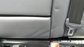 Спинка заднього ряду сидінь 2 ряд ліва Audi Q3 83A 19-25 з каркасом, шкіра чорна з сірим рядком, з підлокітником, з чорним ременем безпеки, вм'ятини, подряпини, тріщина в пластику