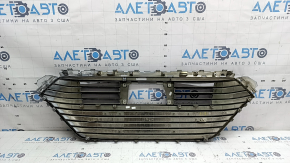 Решетка радиатора grill Hyundai Ioniq 17-19 HEV черный мат+хром, без эмблемы, под радар, треснуты хром молдинги