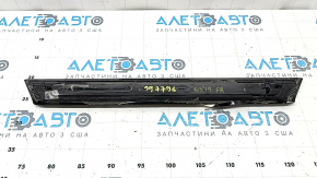 Накладка порога наружная передняя правая Audi Q3 83A 19-25 черная с подсветкой, S-Line, потерта