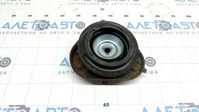 Опора амортизатора передняя левая Toyota Prius 50 16-22 с подшибником, ржавая