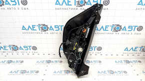 Ліхтар зовнішній правий Toyota Prius C 15-17 LED