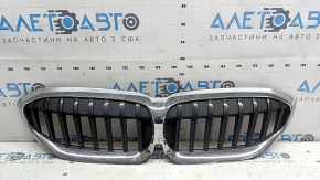 Решетка радиатора grill BMW 3 G20 19-22 хром под камеру, треснут хром, сломано крепление, сколы, царапины
