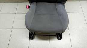 Сиденье водительское Toyota Prius 30 12-15 с airbag, механическое, велюр темно-серый, под химчистку, заломы ткани