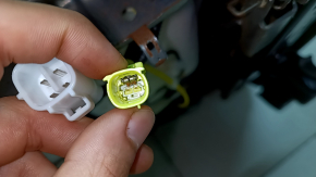 Сиденье водительское Toyota Prius 30 12-15 с airbag, механическое, велюр темно-серый, под химчистку, заломы ткани