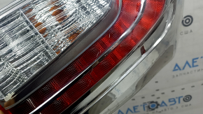 Фонарь правый Toyota Prius 30 12-15 рест, трещины под стеклом, потерт