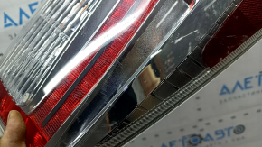 Фонарь правый Toyota Prius 30 12-15 рест, трещины под стеклом, потерт