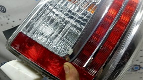 Фонарь правый Toyota Prius 30 12-15 рест, трещины под стеклом, потерт
