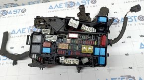 Блок предохранителей подкапотный Toyota Prius 30 12-15 в сборе с корпусом, без крышки