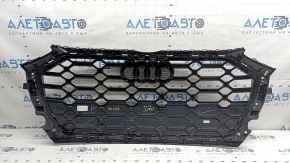 Решетка радиатора grill в сборе Audi Q5 80A 21-25 черный глянец, эмблема и молдинг хром, S-Line, сколы, незаводские отверстия