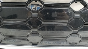 Решетка радиатора grill в сборе Audi Q5 80A 21-25 черный глянец, эмблема и молдинг хром, S-Line, сколы, незаводские отверстия