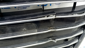 Решетка радиатора в сборе Audi A6 C7 16-18 рест, черный глянец, хром молдинги, без эмблем, под парктроники, треснута, примята