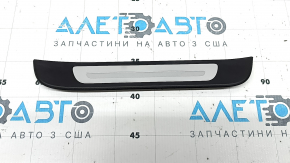 Накладка порога внешняя задняя правая Audi A6 C7 12-16 черн, с хромом, царапины