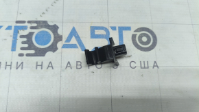 Защелка опоры капота Toyota Prius 30 10-15