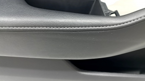 Обшивка двери карточка передняя левая Honda Accord 23-26 черная, подлокотник кожа черная, вставка черная кожа, примята, потерта