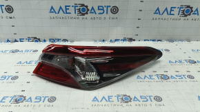 Фонарь внешний крыло правый Toyota Camry v70 21-24 галоген