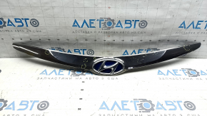 Решітка радіатора grill Hyundai Sonata 11-15 hybrid, з емблемою, подряпини, поліз лак, здувся хром, пісок, зламане кріплення