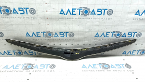 Решітка радіатора grill Hyundai Sonata 11-15 hybrid, з емблемою, подряпини, поліз лак, здувся хром, пісок, зламане кріплення