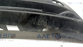 Нижня решітка переднього бампера Toyota Prius V 15-17 під ПТФ, подряпини, притиснута, незаводські отвори, тріснута