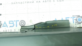 Порог правый Toyota Prius V 12-17 зеленый, прижат