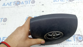 Подушка безопасности airbag в руль водительская Toyota Prius V 12-17 черная, царапины