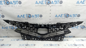 Решетка радиатора grill Toyota Prius V 15-17 рест