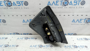Фонарь правый Toyota Prius V 15-17 рест, треснуто стекло