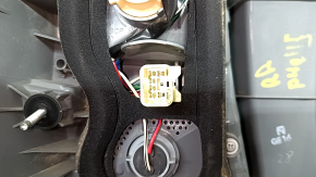 Фонарь правый Toyota Prius V 15-17 рест, треснуто стекло