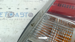 Фонарь правый Toyota Prius V 15-17 рест, треснуто стекло