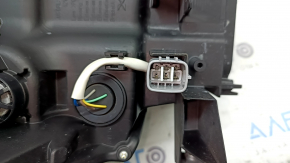 Фара передняя левая Toyota Prius V 15-17 рест LED, под полировку