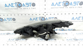 Фара передняя правая Toyota Prius V 15-17 рест LED, под полировку, сломано крепление
